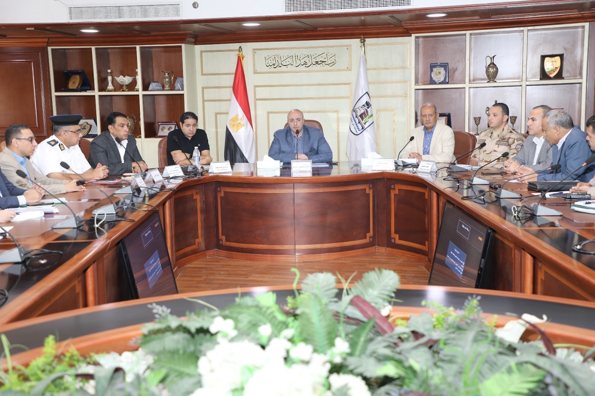 المحافظ يناقش استعدادات بني سويف لانتخابات البرلمان